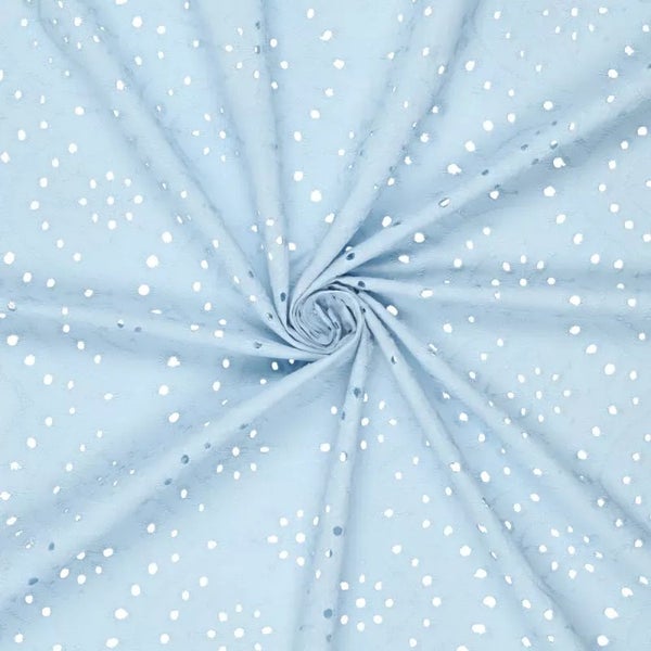 Brodeerattu puuvillakangas, vaaleansininen