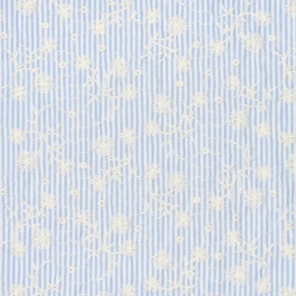 Kirjottu raidallinen puuvillakangas, sinivalkoinen