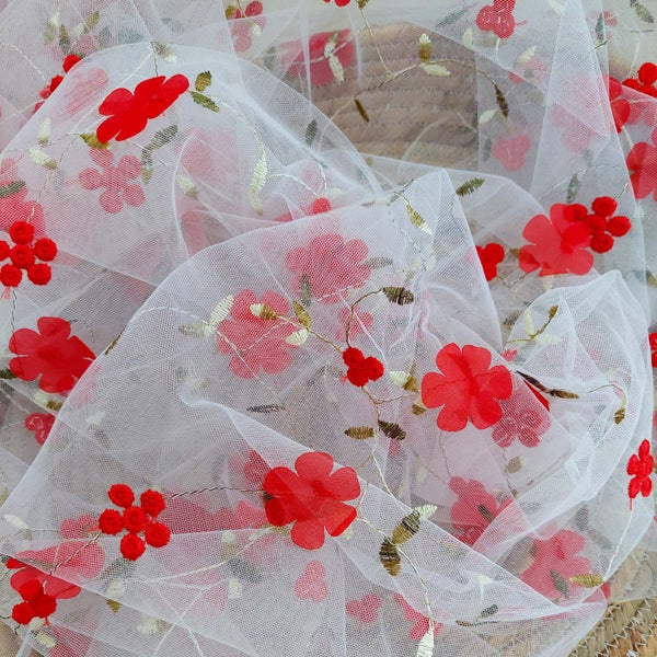 Pehme&auml; kukkatylli, punainen & valkoinen