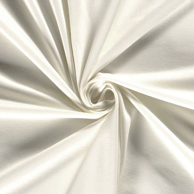 Helmenvalkoinen trikoo